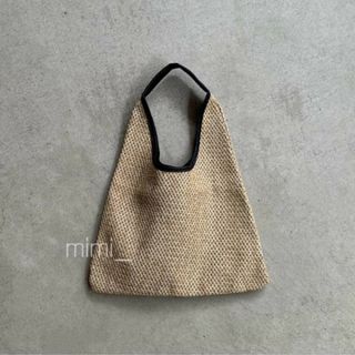 ［新品］メッシュ トライアングル トートバッグベージュ プチプラ 人気 韓国(ショルダーバッグ)
