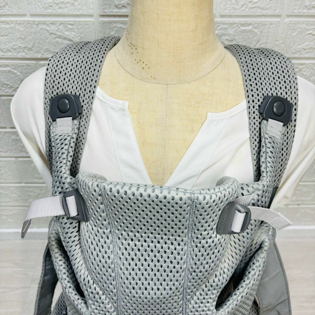 BABYBJORN(ベビービョルン)のBABYBJORN ベビービョルン MOVE ムーヴ シルバー メッシュ  キッズ/ベビー/マタニティの外出/移動用品(抱っこひも/おんぶひも)の商品写真