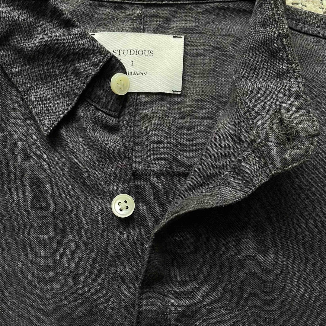 STUDIOUS(ステュディオス)の【美品】STUDIOUS リネンシャツ ブラック チャコール S レディースのトップス(シャツ/ブラウス(長袖/七分))の商品写真