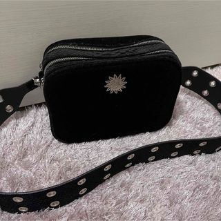 エヴリス(EVRIS)のEVRIS ダブルZIPベロアライクショルダーBAG(ショルダーバッグ)