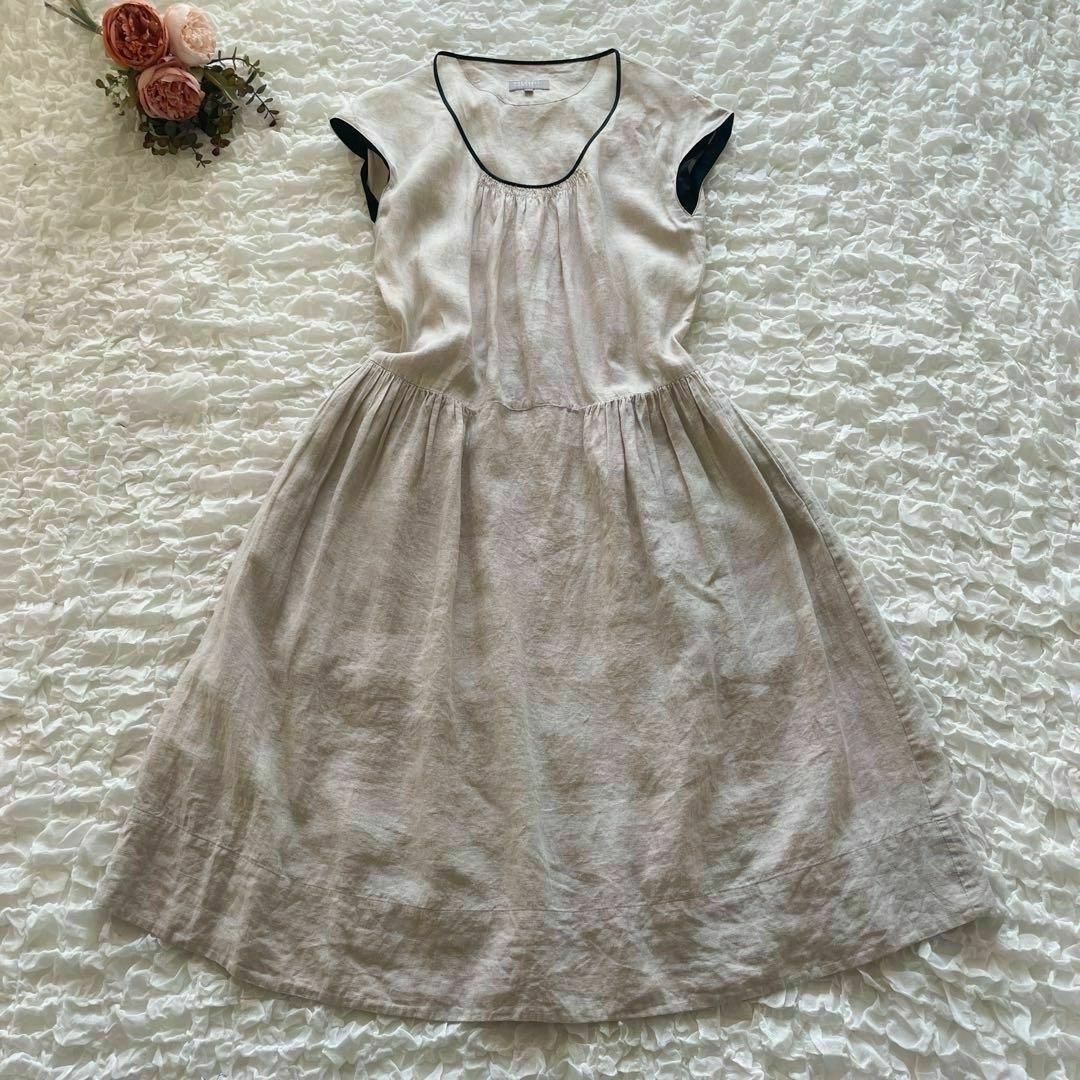 MARGARET HOWELL(マーガレットハウエル)のマーガレットハウエル　リネンロングワンピース　キナリ　フレンチスリーブ　サイズⅡ レディースのワンピース(ひざ丈ワンピース)の商品写真