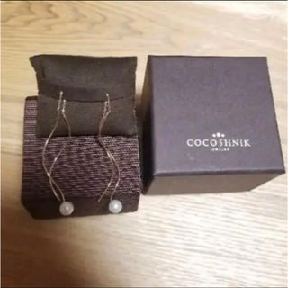 ココシュニック(COCOSHNIK)のココシュニック COCOSHNIK パールピアス 揺れるピアス(ピアス)