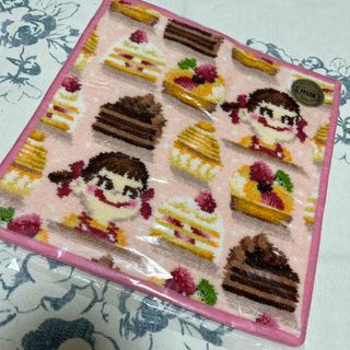 FEILER フェイラー　新品　ハンカチ　不二家　ペコちゃん　ケーキ　総柄
