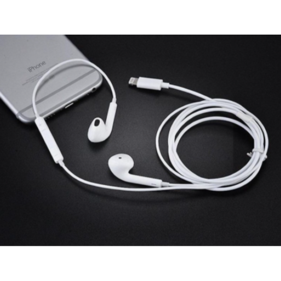 iPhone 有線 lightning イヤホン マイク リモコン 紙 スマホ/家電/カメラのスマホアクセサリー(ストラップ/イヤホンジャック)の商品写真