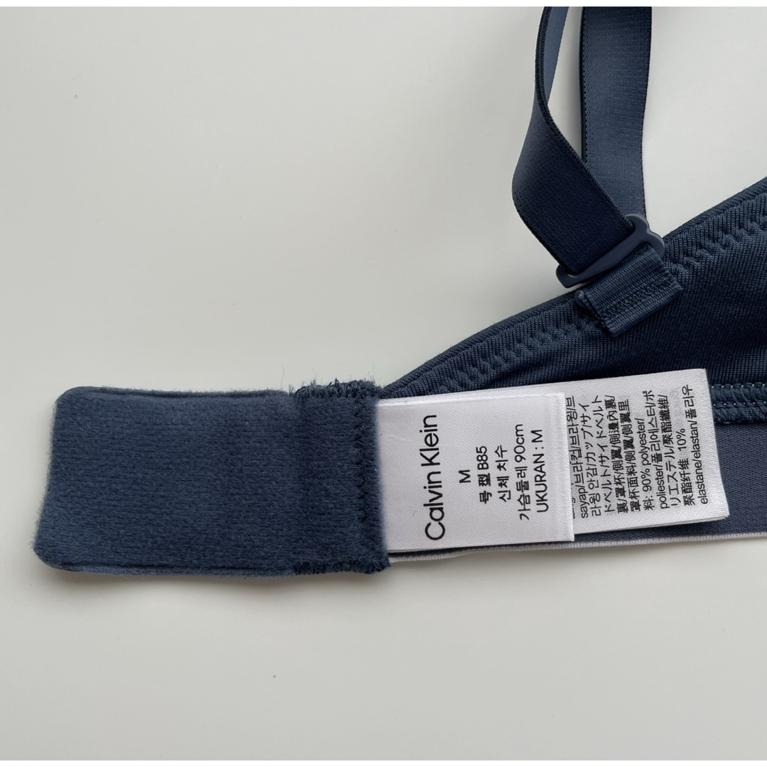 Calvin Klein(カルバンクライン)の新品　カルバンクライン　Mサイズ　ネイビー　ノンワイヤーブラ レディースの下着/アンダーウェア(ブラ)の商品写真
