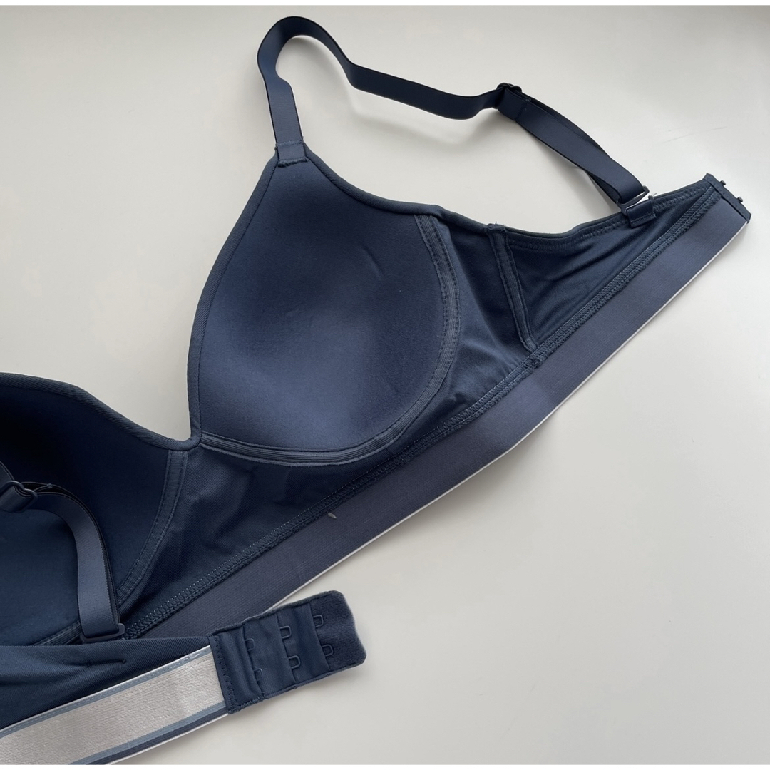Calvin Klein(カルバンクライン)の新品　カルバンクライン　Mサイズ　ネイビー　ノンワイヤーブラ レディースの下着/アンダーウェア(ブラ)の商品写真