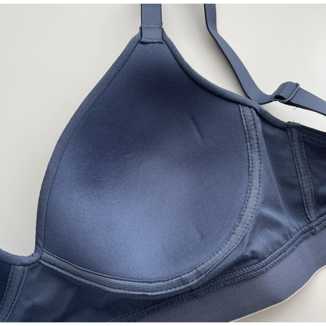 Calvin Klein(カルバンクライン)の新品　カルバンクライン　Mサイズ　ネイビー　ノンワイヤーブラ レディースの下着/アンダーウェア(ブラ)の商品写真