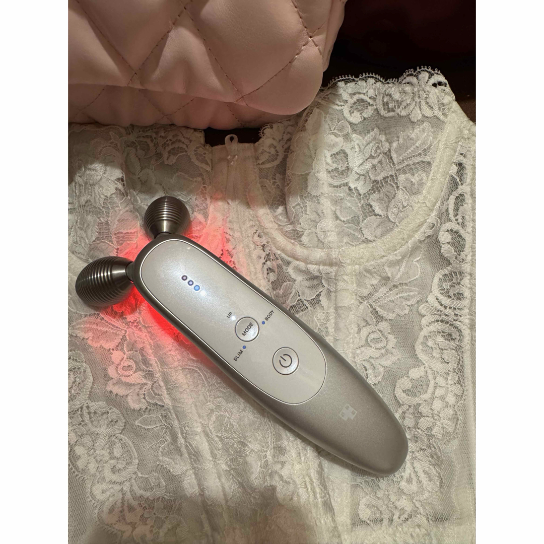【動作確認済】medicube 美顏器 スマホ/家電/カメラの美容/健康(フェイスケア/美顔器)の商品写真