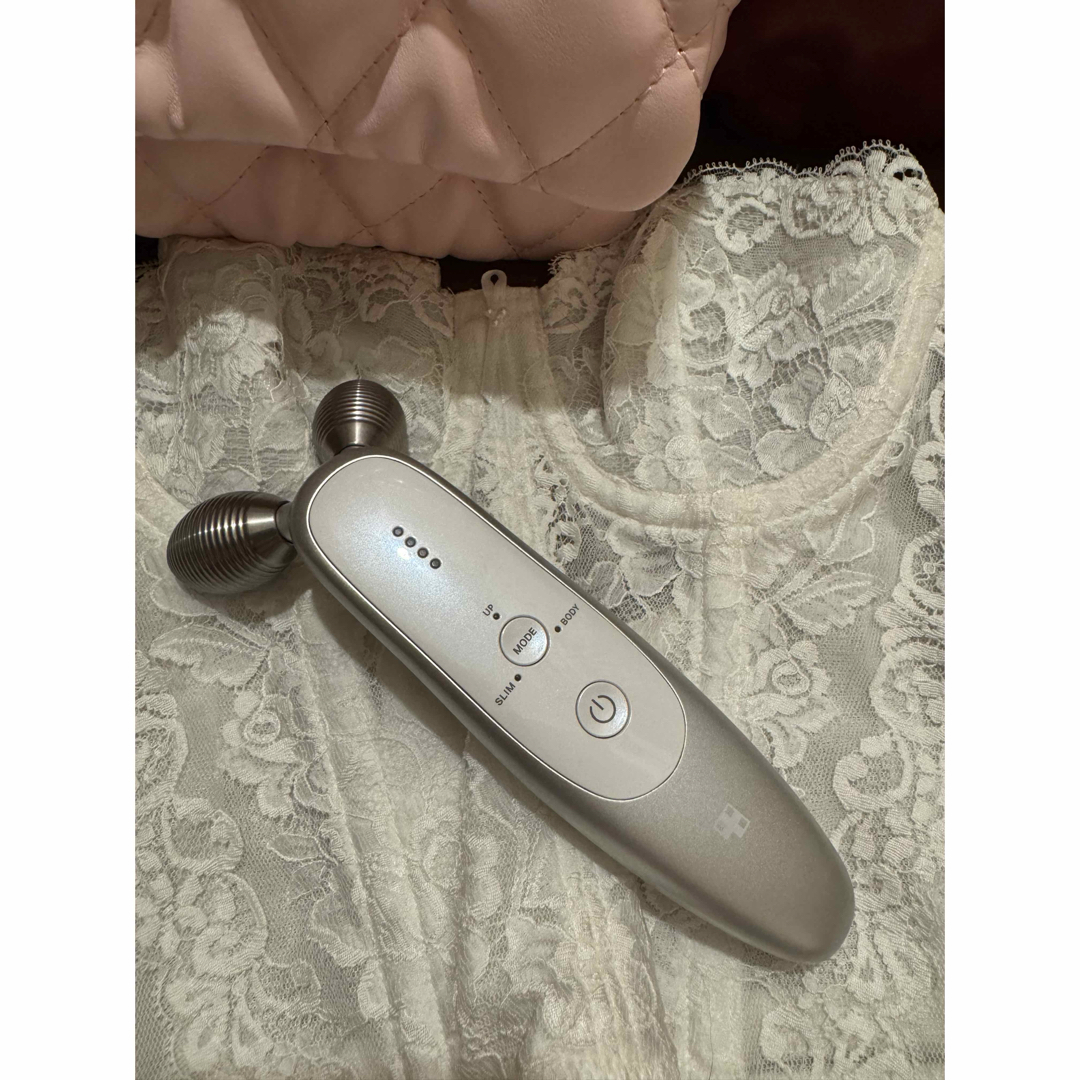 【動作確認済】medicube 美顏器 スマホ/家電/カメラの美容/健康(フェイスケア/美顔器)の商品写真