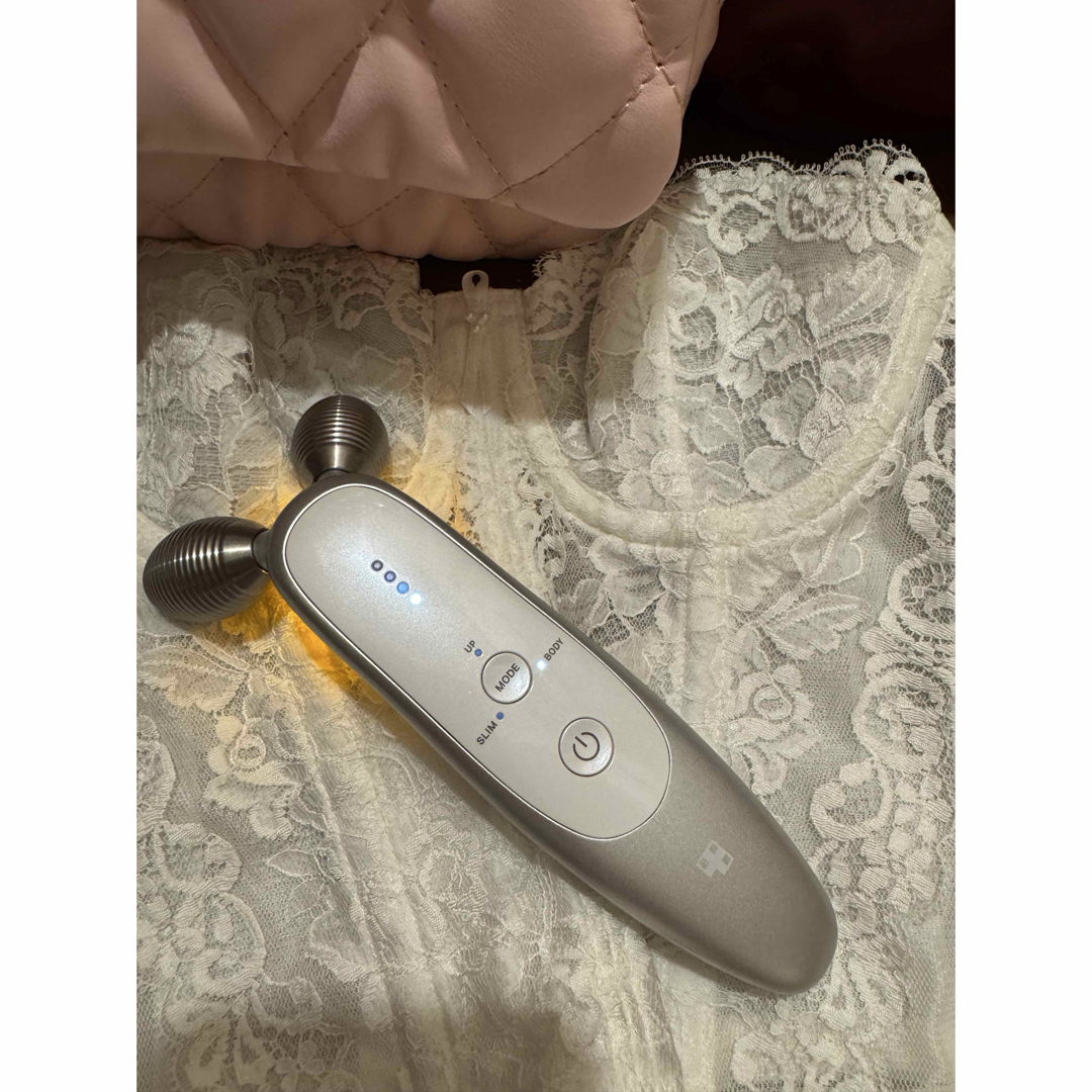 【動作確認済】medicube 美顏器 スマホ/家電/カメラの美容/健康(フェイスケア/美顔器)の商品写真