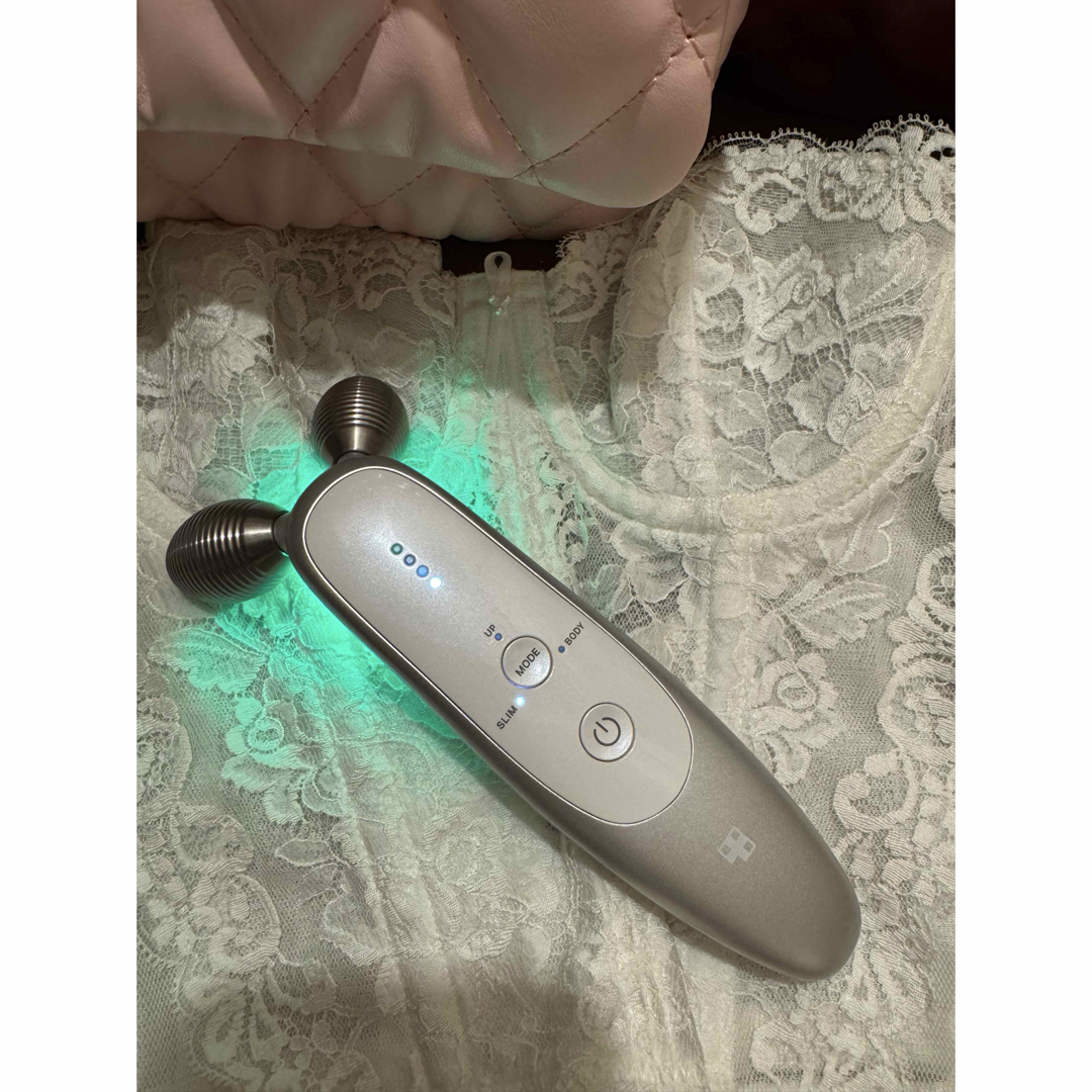 【動作確認済】medicube 美顏器 スマホ/家電/カメラの美容/健康(フェイスケア/美顔器)の商品写真