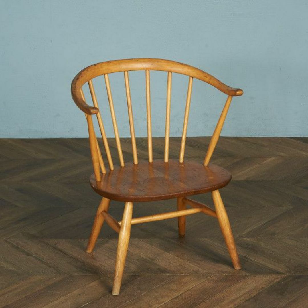 アーコール ERCOL ヴィンテージ スモーカーズ ローチェア レア カウホーン 低座面 英国 ウィンザー アームチェア ラウンジチェア #74388 インテリア/住まい/日用品の椅子/チェア(ダイニングチェア)の商品写真