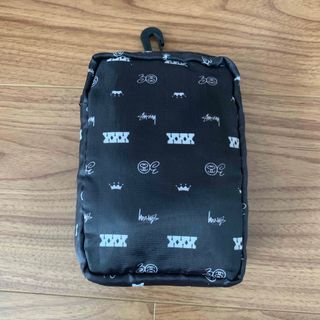 ステューシー(STUSSY)のstussyステゥーシー　モノグラムポーチ　カラビナ付き(ポーチ)