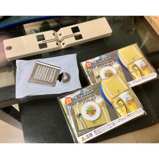 食パンスライサー＆生姜おろし具＆ランチョンマットおまけ