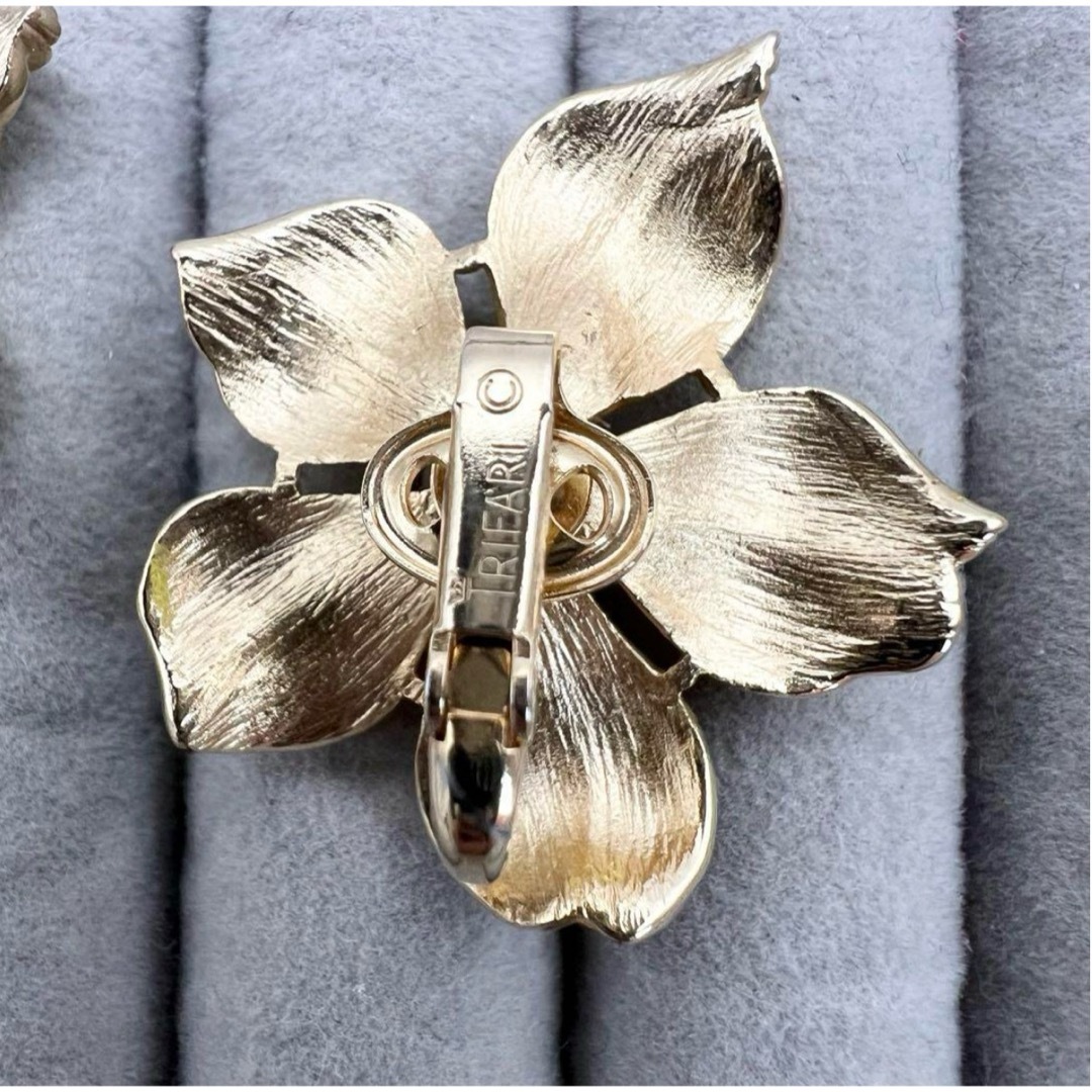 【希少】 CROWN TRIFARI トリファリ　イエローフラワー　イヤリング レディースのアクセサリー(イヤリング)の商品写真