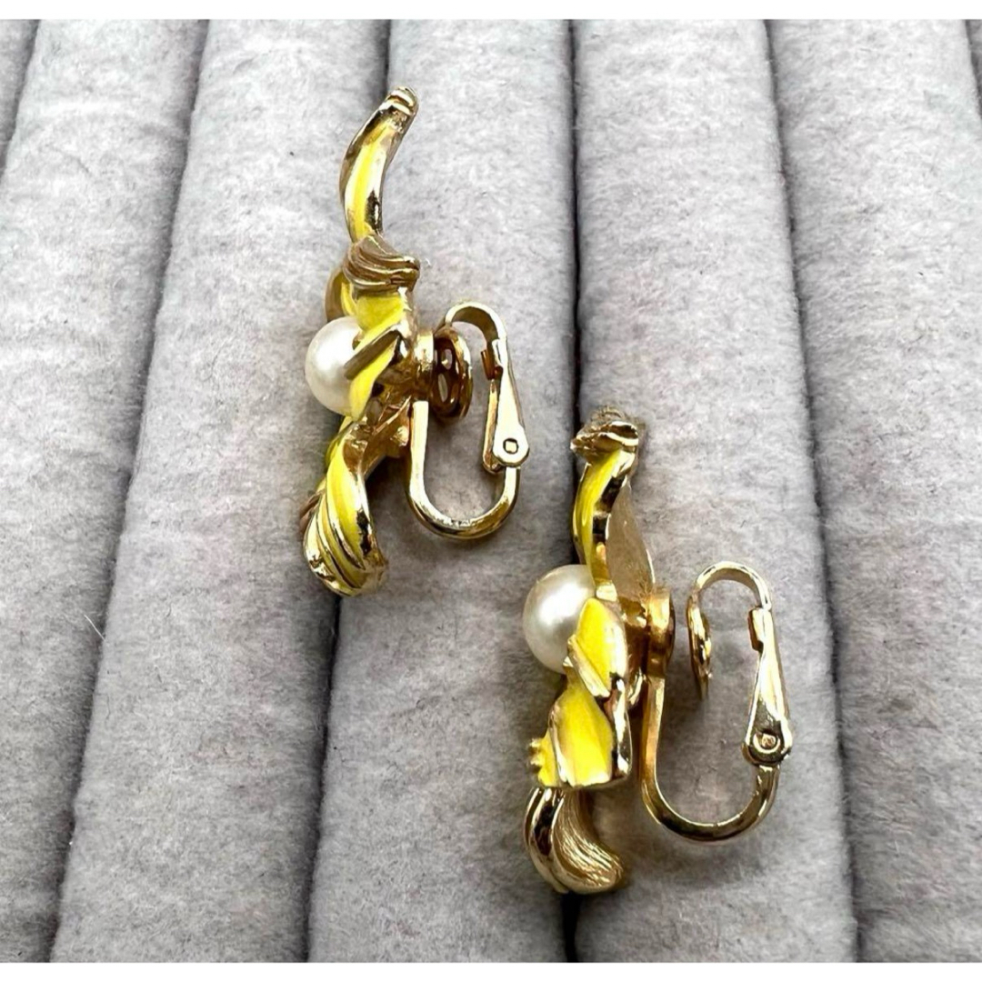 【希少】 CROWN TRIFARI トリファリ　イエローフラワー　イヤリング レディースのアクセサリー(イヤリング)の商品写真