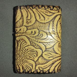 ジッポー(ZIPPO)のZippoライター　全面革巻き　カービング　1941レプリカ　正規品(タバコグッズ)