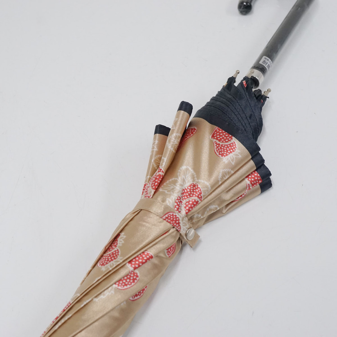 MOONBAT(ムーンバット)の耐風傘 MOONBAT ムーンバット USED美品 ルフジュ 雨傘 いちご柄 レディース ベージュ 60? A2981 レディースのファッション小物(傘)の商品写真