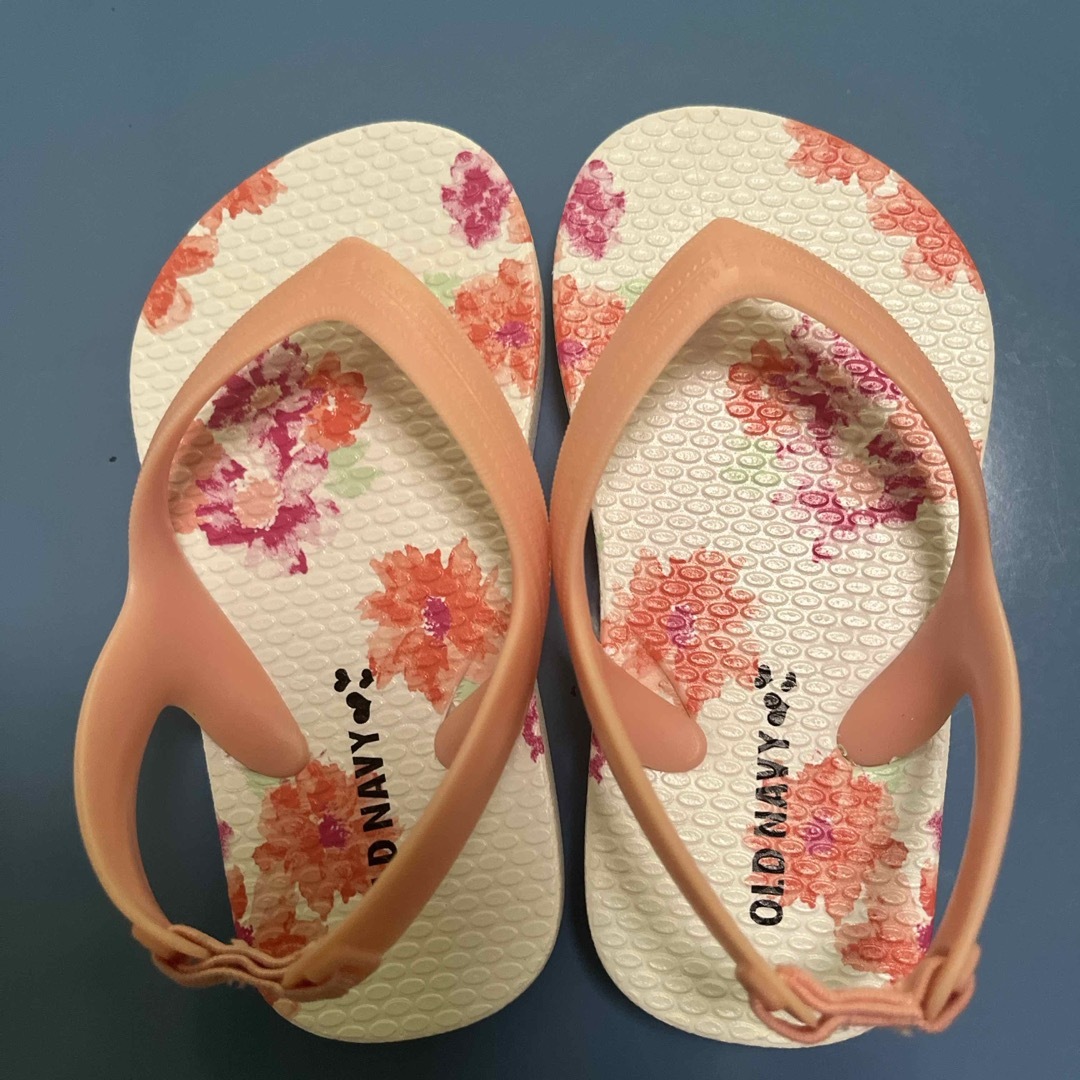 Old Navy(オールドネイビー)のOLD NAVY サンダル　キッズサイズ　新品 キッズ/ベビー/マタニティのベビー靴/シューズ(~14cm)(サンダル)の商品写真