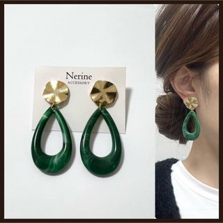 2点目より半額　ゴールド　グリーン　雫　ハンドメイド　ピアス　イヤリング