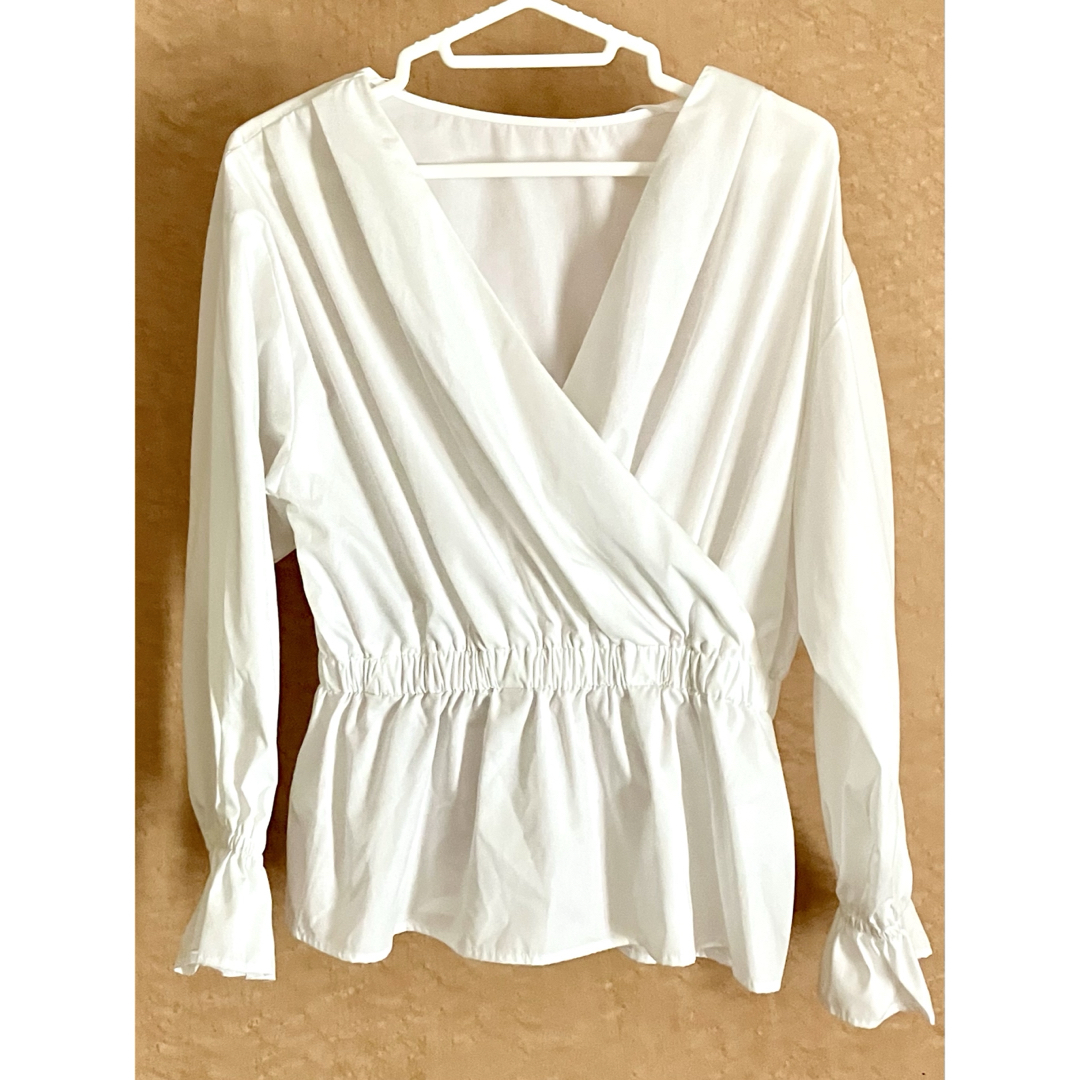 GU(ジーユー)の美品［GU］カシュクールキャンディスリーブブラウス(長袖) ＊WHITE / M レディースのトップス(シャツ/ブラウス(長袖/七分))の商品写真