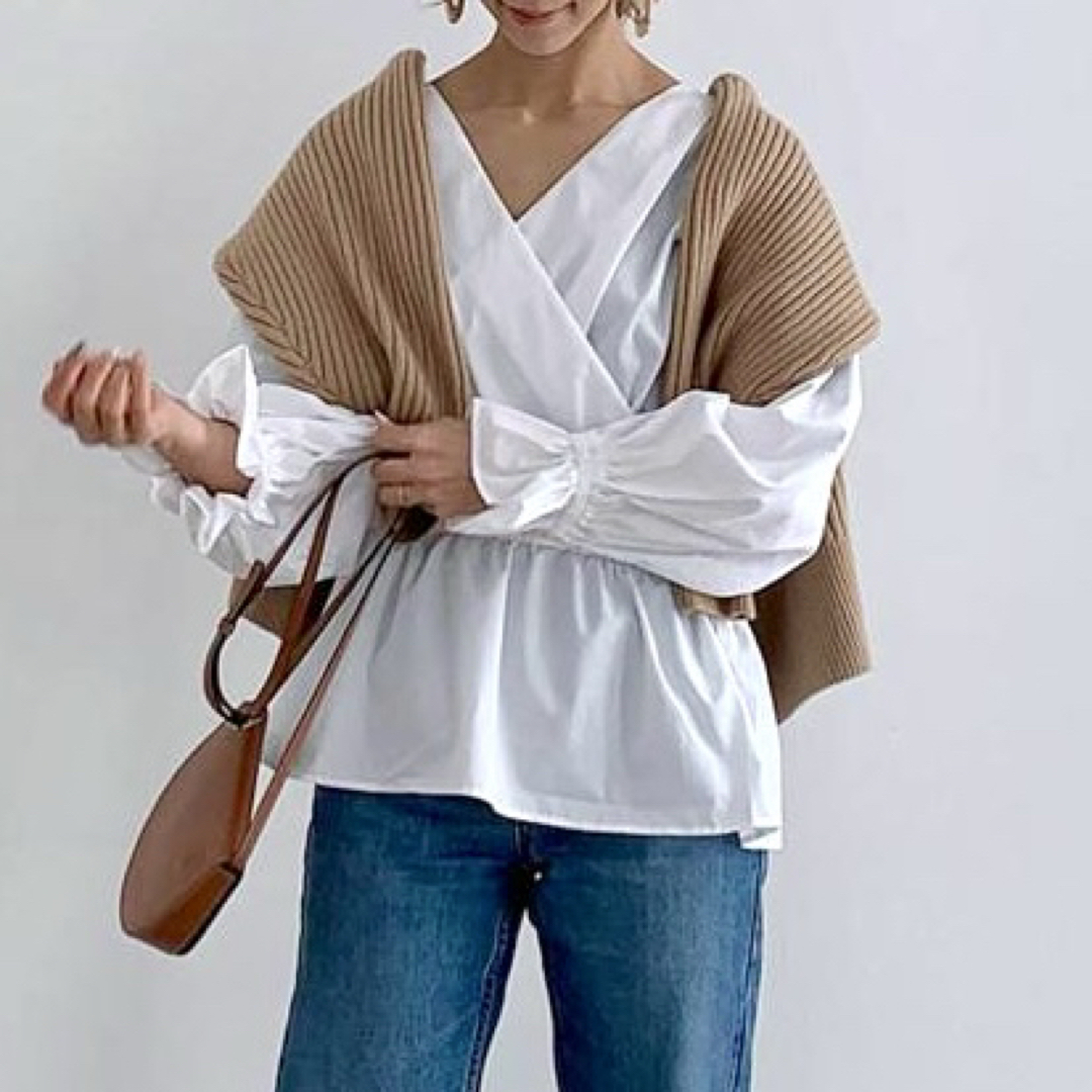 GU(ジーユー)の美品［GU］カシュクールキャンディスリーブブラウス(長袖) ＊WHITE / M レディースのトップス(シャツ/ブラウス(長袖/七分))の商品写真