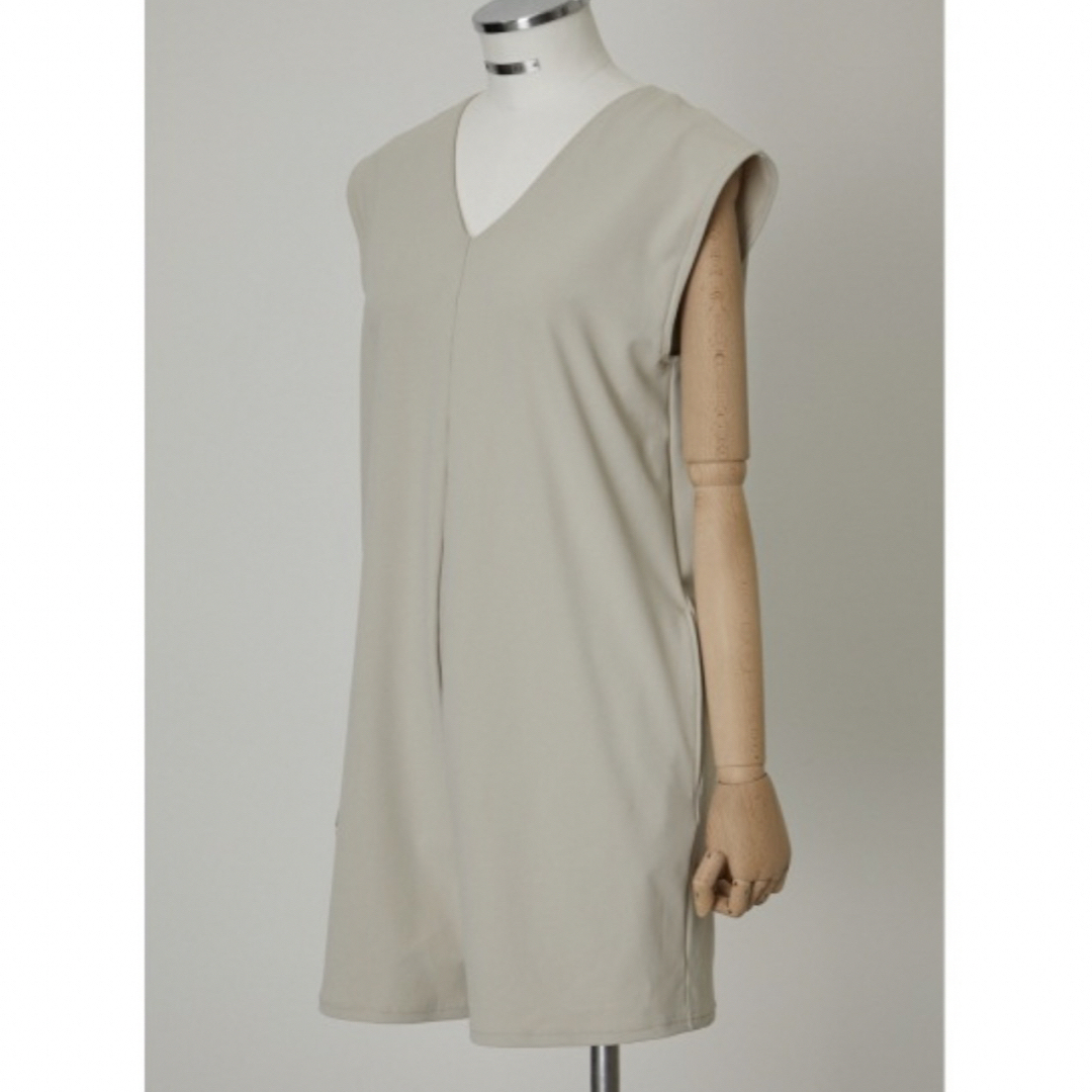RIM.ARK(リムアーク)のリムアーク　V neck short all in one ベージュ　36  レディースの水着/浴衣(水着)の商品写真