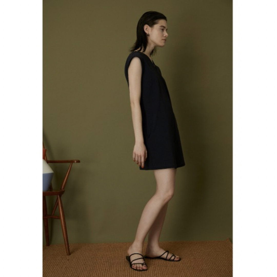 RIM.ARK(リムアーク)のリムアーク　V neck short all in one ベージュ　36  レディースの水着/浴衣(水着)の商品写真