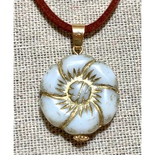 フラワー ペンダント ネックレス　花 ホワイト　ハンドメイド no.367