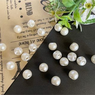 【1704】アクリルパールチャーム ティアドロップ 乳白色 50個  350円(各種パーツ)