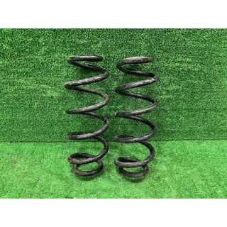 トヨタ(トヨタ)のヤリス MXPA15 リアスプリングセット X 4WD 48231-K0050 202(車種別パーツ)