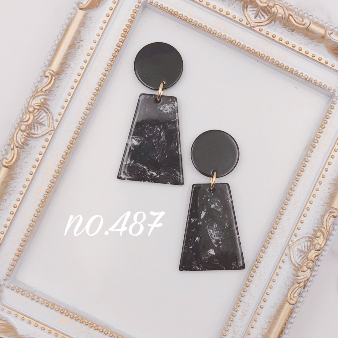 no.487 ブラック 大理石柄 ピアス、イヤリング ハンドメイドのアクセサリー(イヤリング)の商品写真