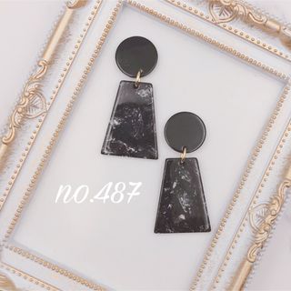 no.487 ブラック 大理石柄 ピアス、イヤリング