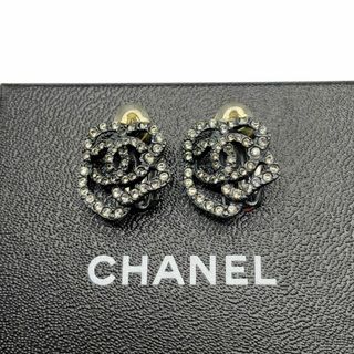 シャネル(CHANEL)の⭐️美品⭐️ シャネル 00A カメリア ラインストーン イヤリング(イヤリング)