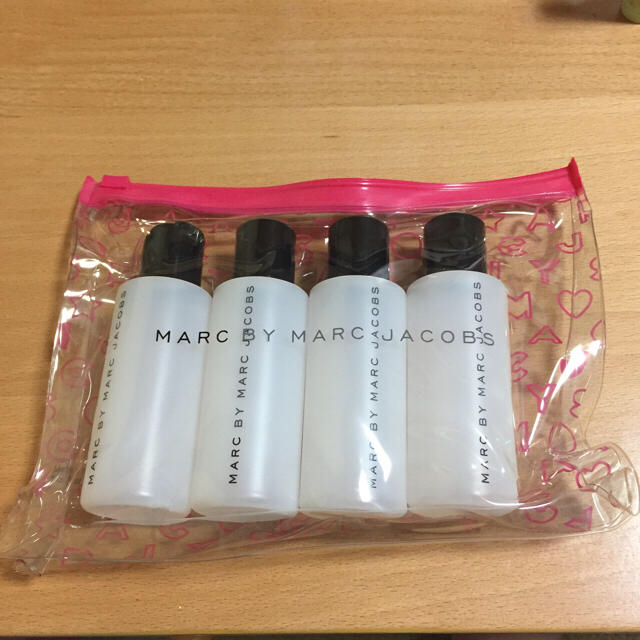 MARC BY MARC JACOBS(マークバイマークジェイコブス)のマークバイの空ボトル4本とポーチ☆ その他のその他(その他)の商品写真