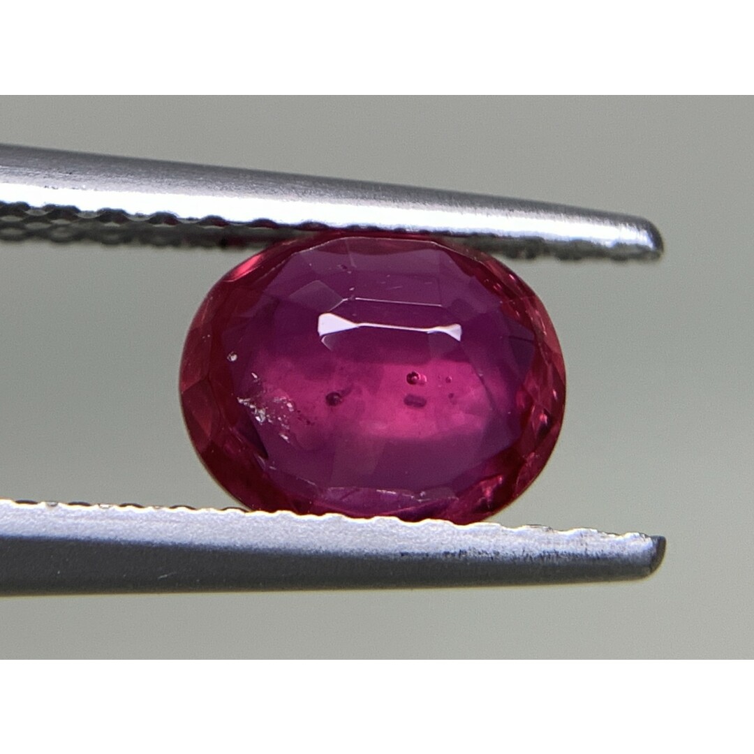 ルビー 天然  1.031ct  中央宝石ソーティング付き  6.65㎜×5.50㎜×2.83㎜  ルース（ 裸石 ） 2218Y レディースのアクセサリー(その他)の商品写真