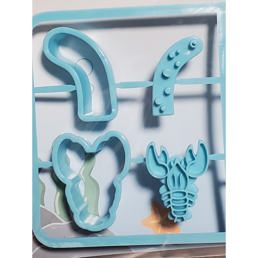 Seria(セリア)のミニチュアクッキー抜き型　4P　海の生き物　2種セット インテリア/住まい/日用品のキッチン/食器(調理道具/製菓道具)の商品写真