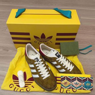 グッチ(GUCCI)のGUCCI×adidas シューズ　※缶バッチ付き(スニーカー)