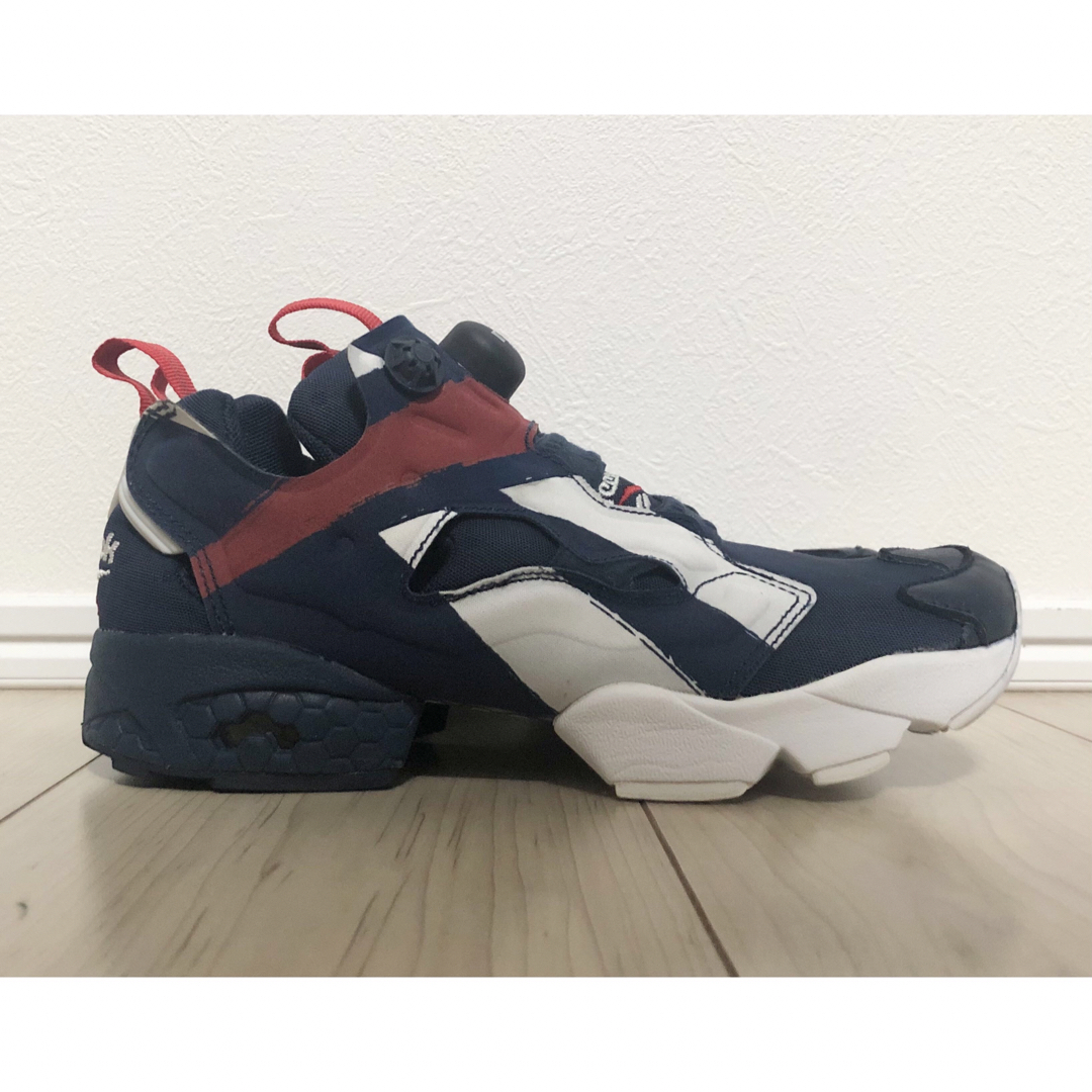 Reebok(リーボック)の24cm 良品 REEBOK PUMP FURY OB トリコロール 紺 og レディースの靴/シューズ(スニーカー)の商品写真