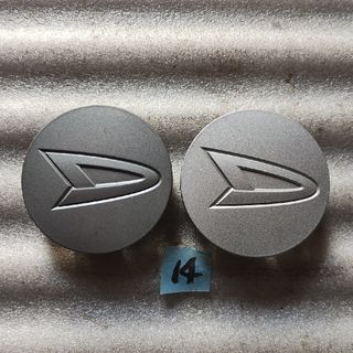 ダイハツ(ダイハツ)のダイハツ　センターキャップ　14インチで使用 直径約5.2cm ２個　全国送料込(ホイール)
