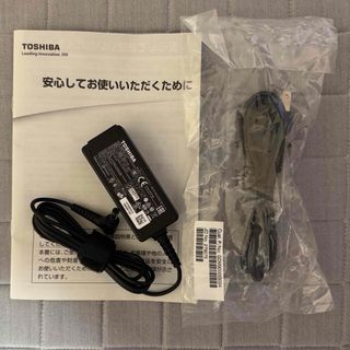 未使用品　東芝純正　ACアダプタ 　PAACA042 PA5177N-1ACA