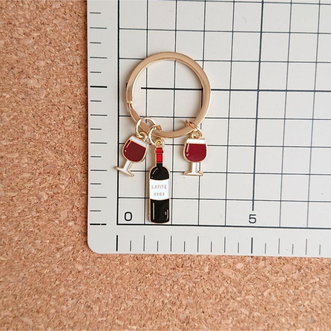 ワイングラス＆ボトルチャーム キーホルダー　在庫８ レディースのファッション小物(キーホルダー)の商品写真