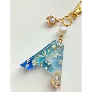 海と花のイニシャルキーホルダーA(バッグチャーム)