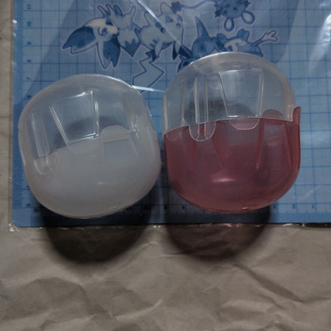 [30×2]別々タイプのガチャ玉 大きめサイズ 2個セット ハンドメイドの素材/材料(その他)の商品写真