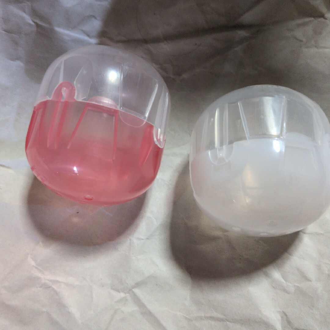 [30×2]別々タイプのガチャ玉 大きめサイズ 2個セット ハンドメイドの素材/材料(その他)の商品写真