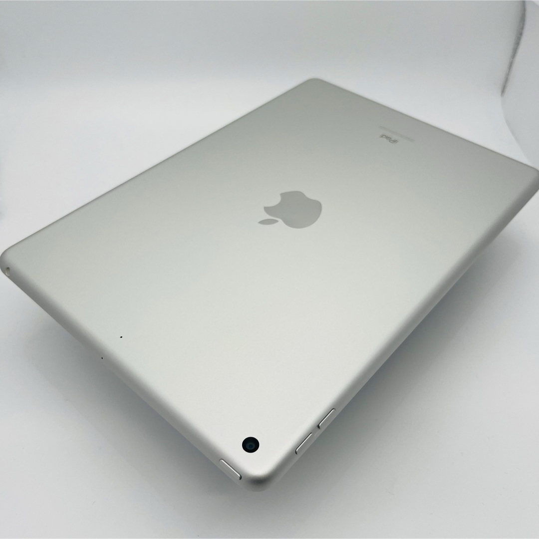 Apple(アップル)のS 使用短い iPad 7 第7世代 32 GB Wi-Fi SIMフリー 本体 スマホ/家電/カメラのPC/タブレット(タブレット)の商品写真