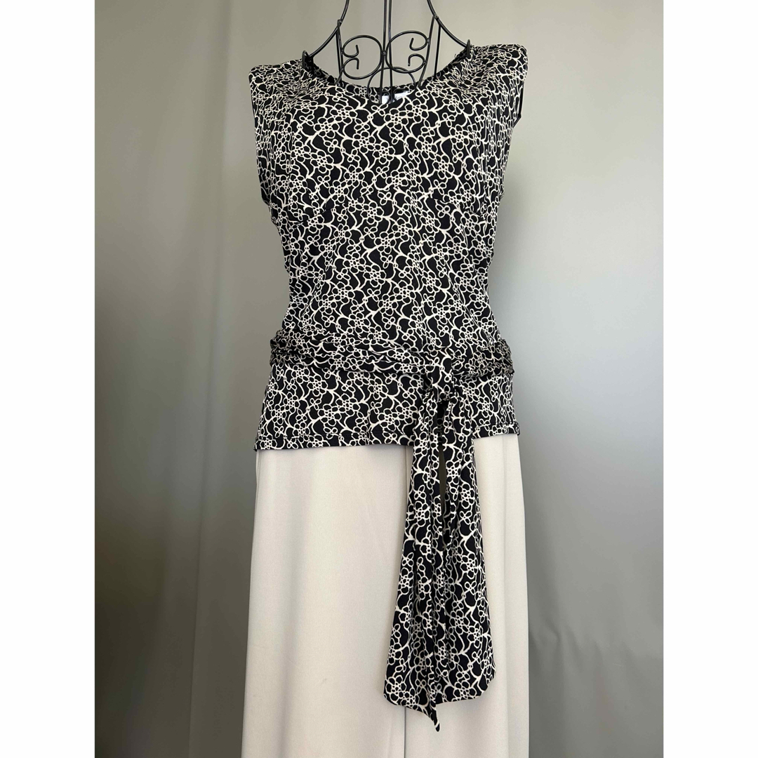 Max Mara(マックスマーラ)のMax Mara リボン付きV襟ブラウス レディースのトップス(シャツ/ブラウス(半袖/袖なし))の商品写真