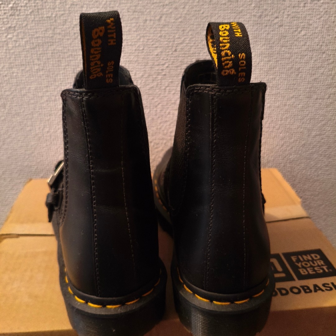 Dr.Martens(ドクターマーチン)のDr. Martens BUCKLE PULL UP CHELSEA BOOTS レディースの靴/シューズ(ブーツ)の商品写真