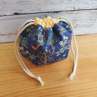 ぷっくりまんまるボール巾着ポーチ 森の動物×ギンガムチェック ハンドメイド(ポーチ)