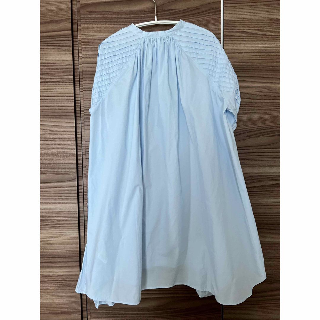 ETRE TOKYO(エトレトウキョウ)のETRE TOKYO キャンディースリーブタックシャツ blue レディースのトップス(シャツ/ブラウス(長袖/七分))の商品写真